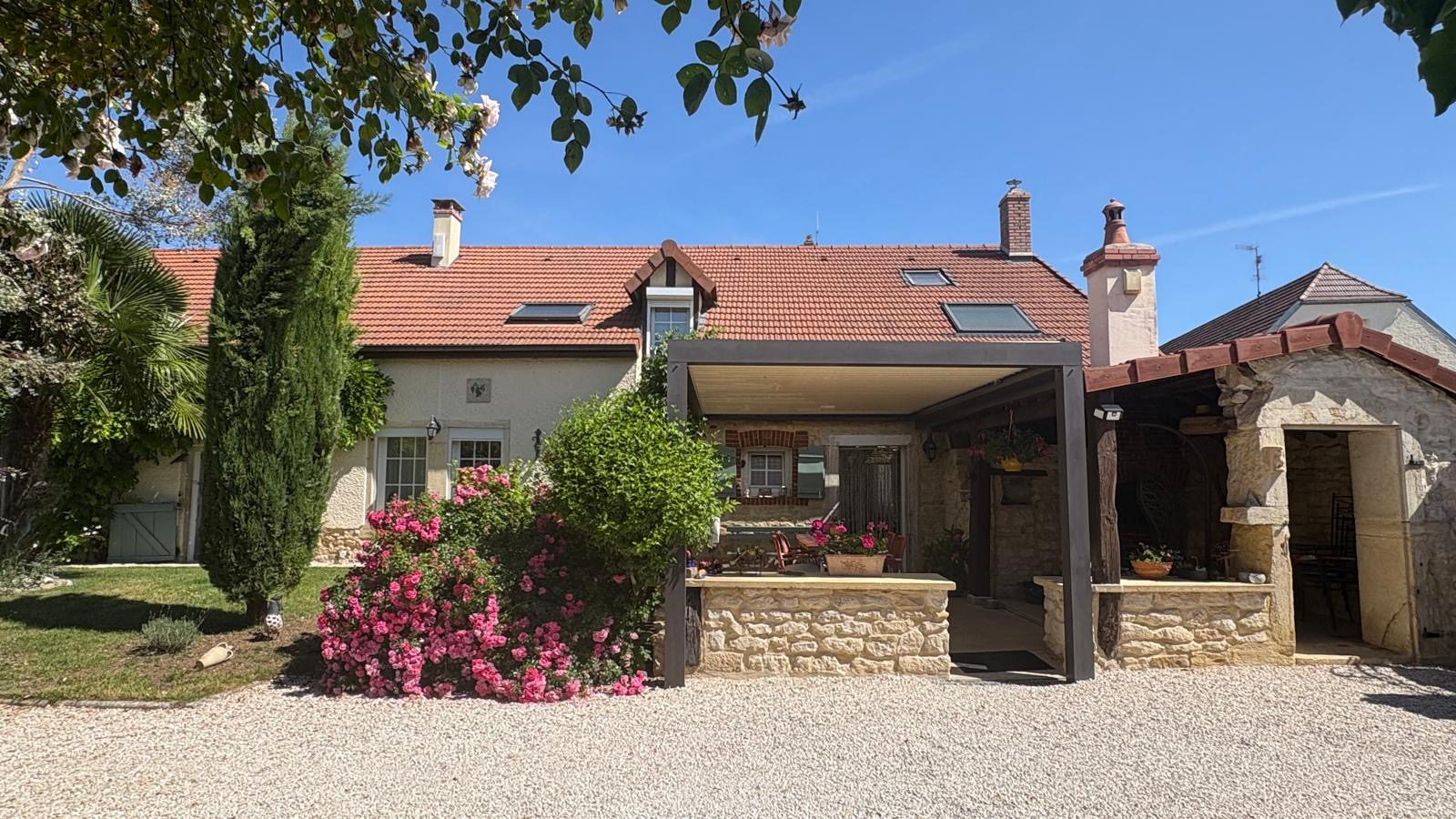 Maison à vendre à Couternon, 217 m², 7 pièces – photo 1 sur 11
