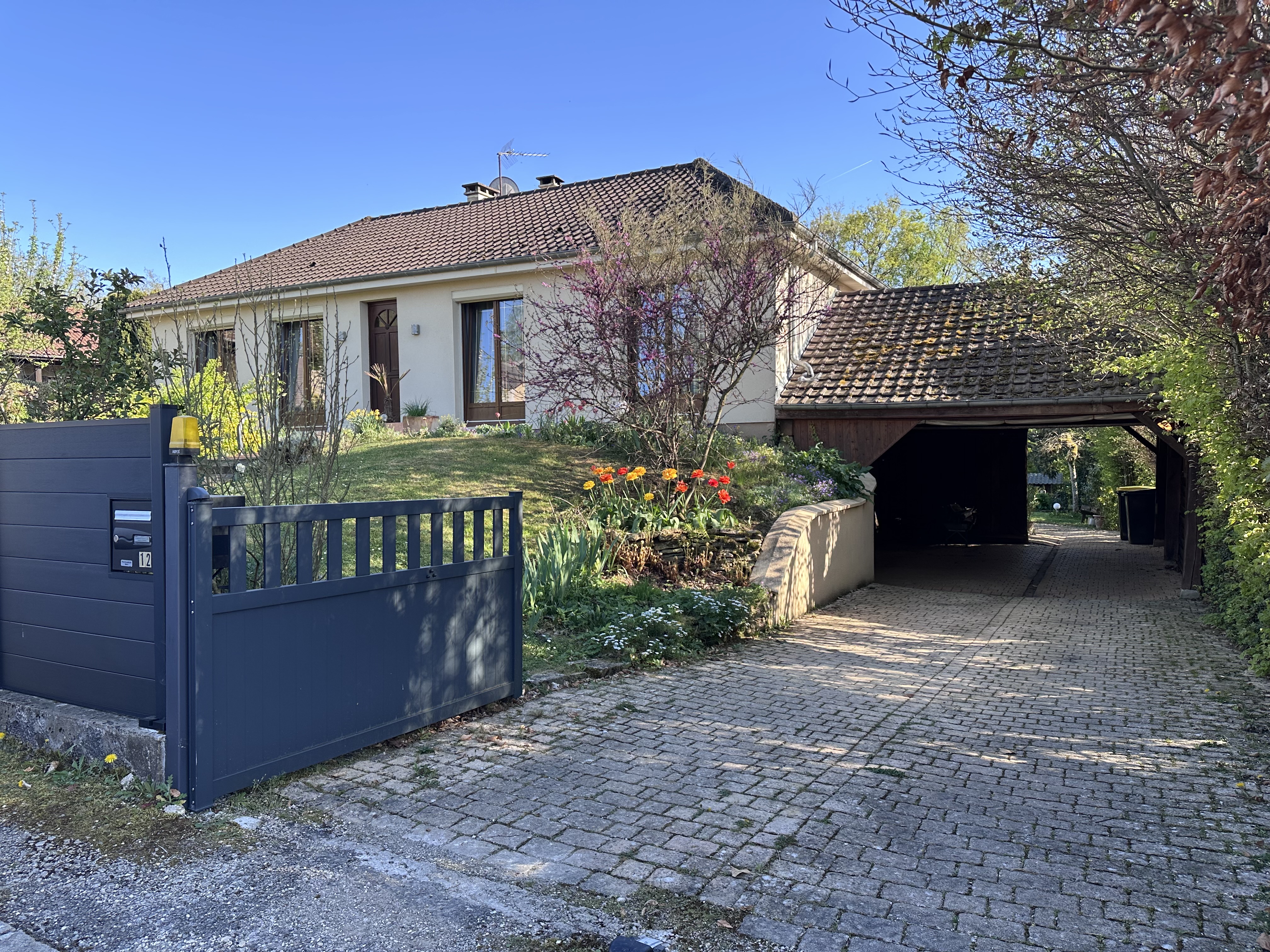 Maison à vendre à Belleneuve, 110 m², 6 pièces – photo 1 sur 13